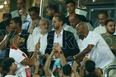 تحية خاصة للقائد.. جماهير الزمالك تهتف لـ شيكابالا في مواجهة المقاولون